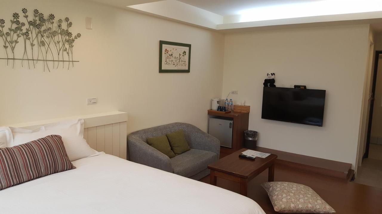 Summer Tree Homestay Tainan Exterior foto