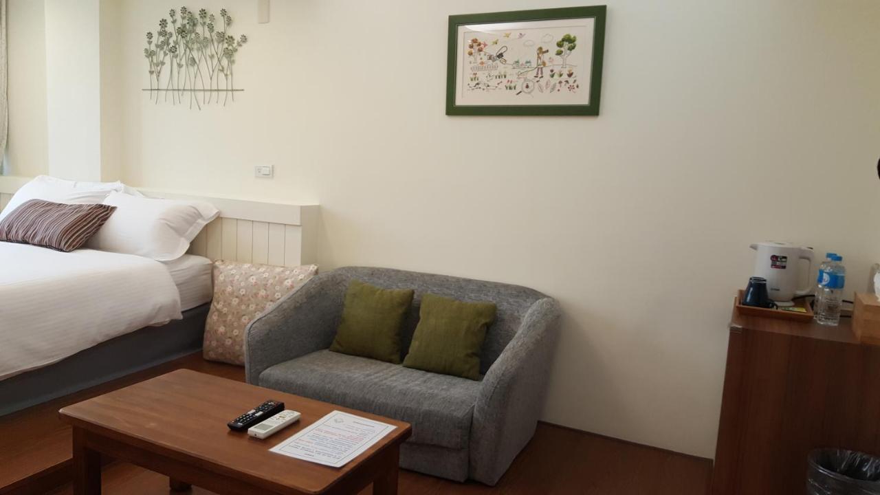 Summer Tree Homestay Tainan Exterior foto
